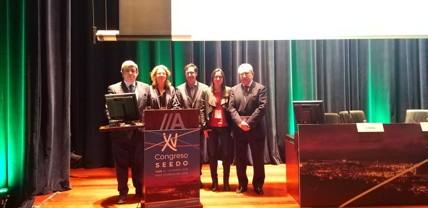 La professora Noemí Serra participa en el congrés SEEDO a Vigo